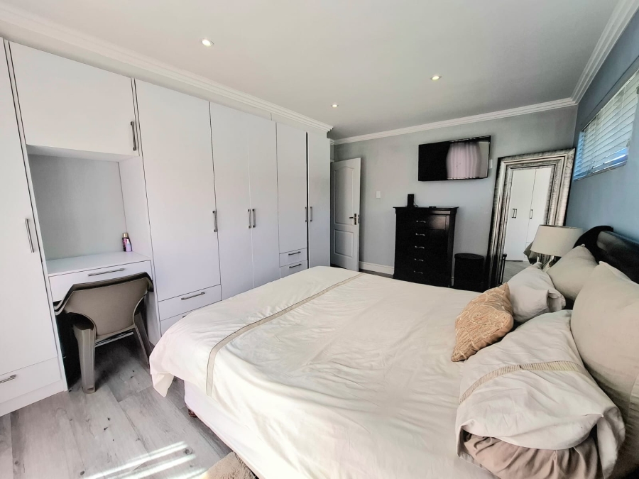 6 Bedroom Property for Sale in Beacon Bay Eastern Cape